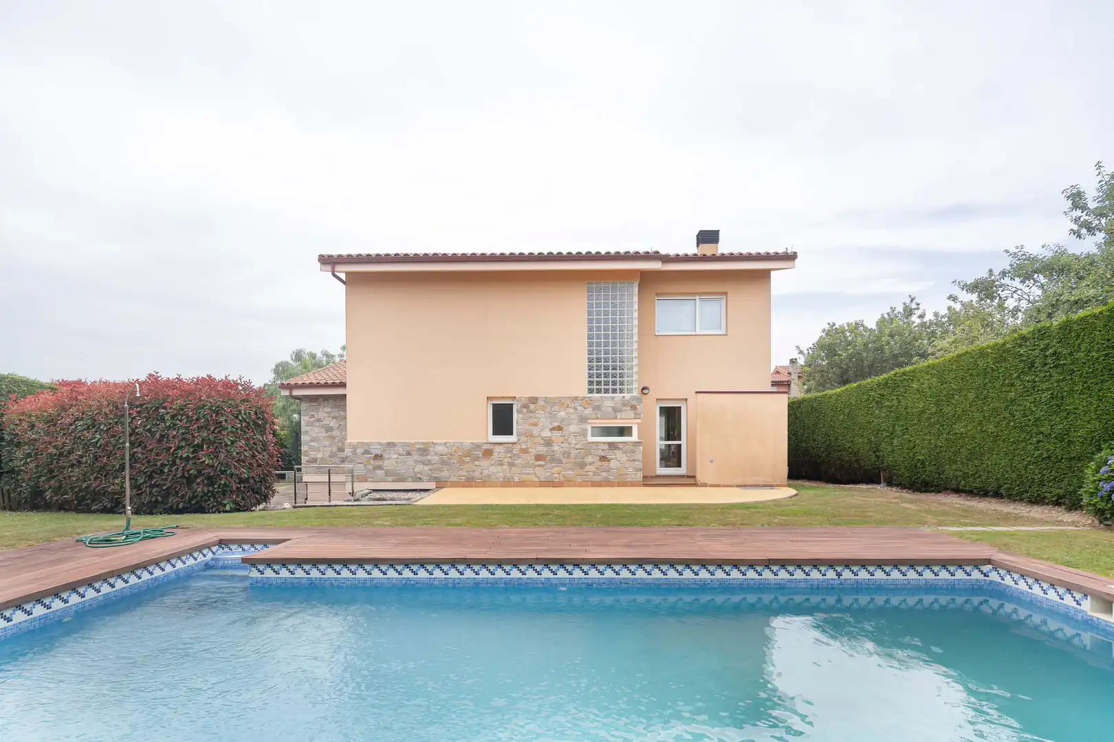 Vista exterior de Casa o chalet en venta en Sada (A Coruña) con Calefacción, Jardín privado y Piscina