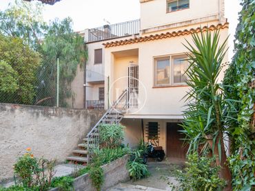 Casa bifamiliare con balcone in vendita a Raval de Sant Joan 14