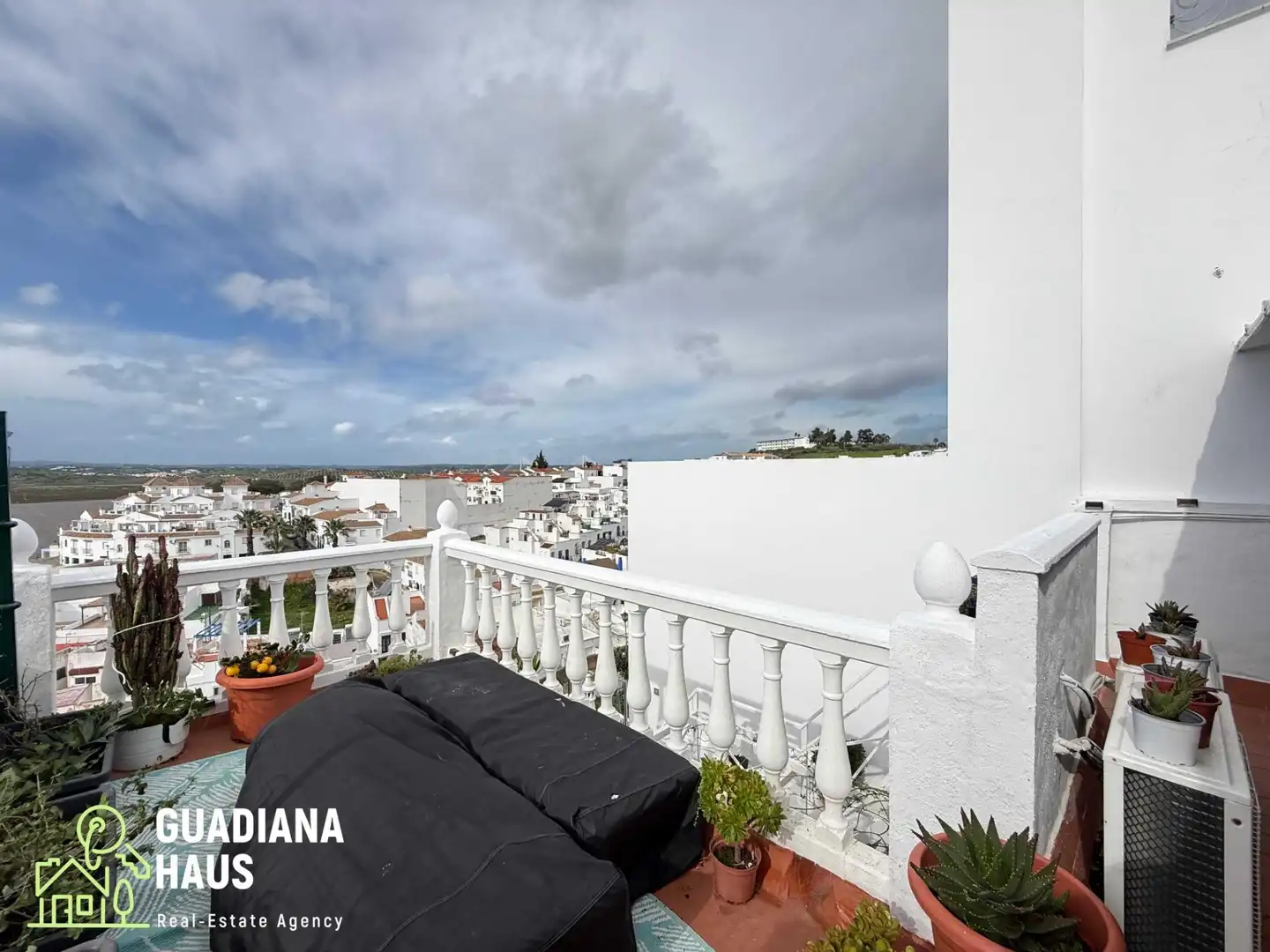 Vista exterior de Casa adosada en venda en Ayamonte amb Aire condicionat, Calefacció i Terrassa