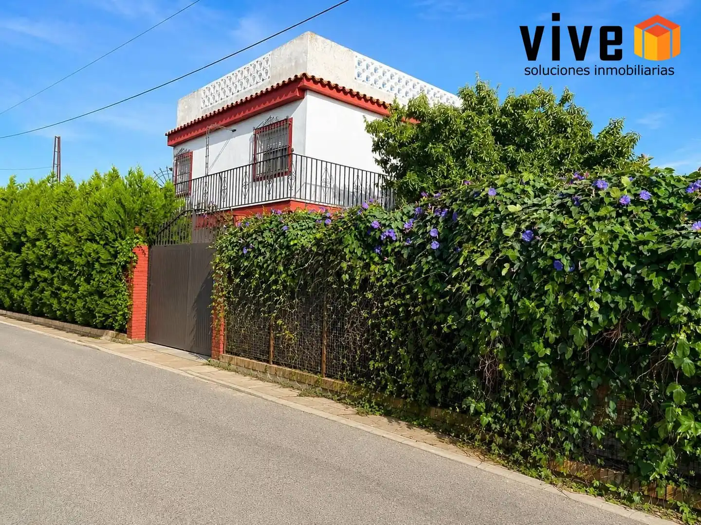 Exterior view of Detached homes for sale in Mairena del Aljarafe  with Air Conditioner, Heating and Private garden