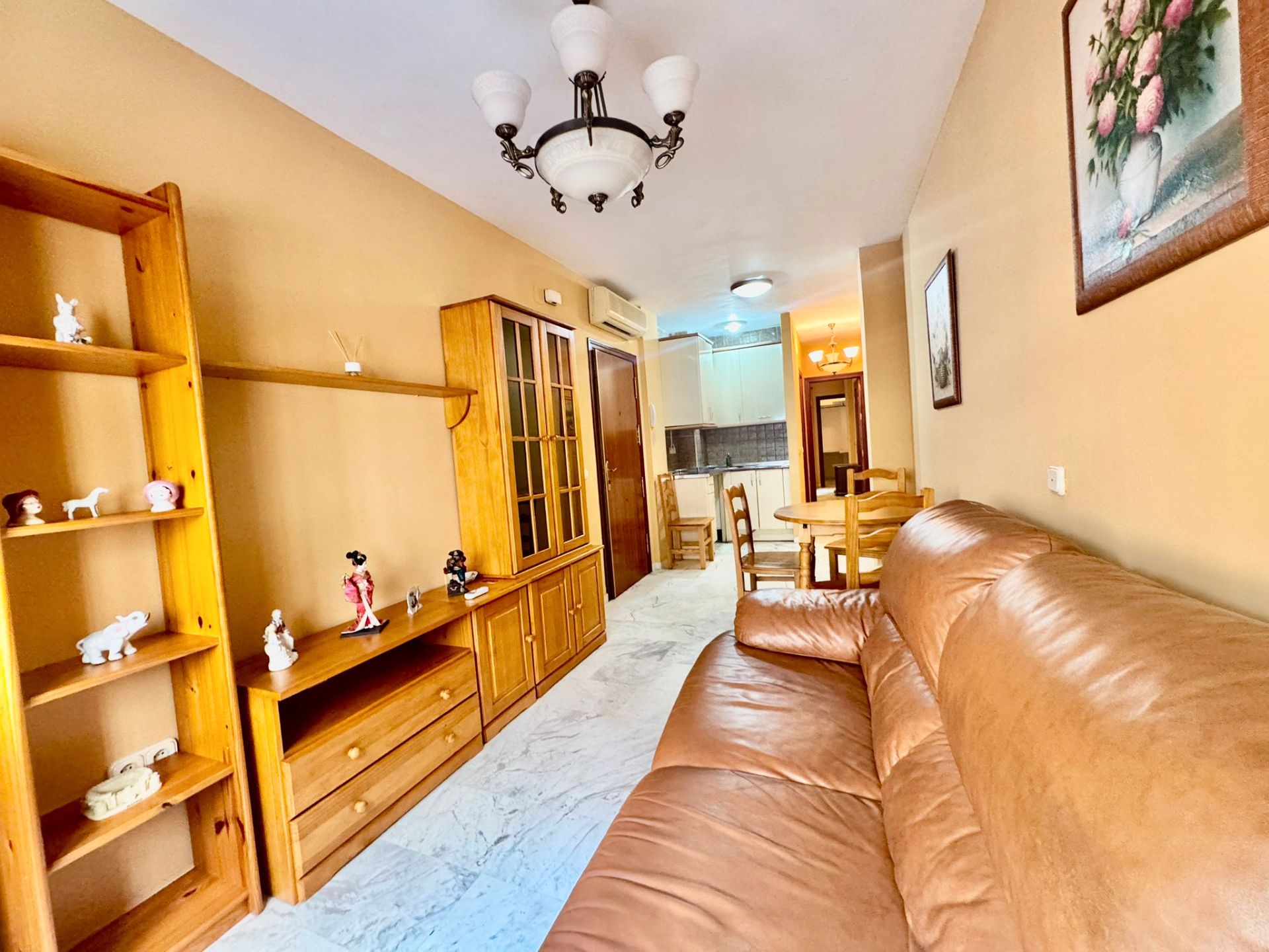 Sala d'estar de Apartament en venda en Fuengirola amb Aire condicionat, Calefacció i Moblat