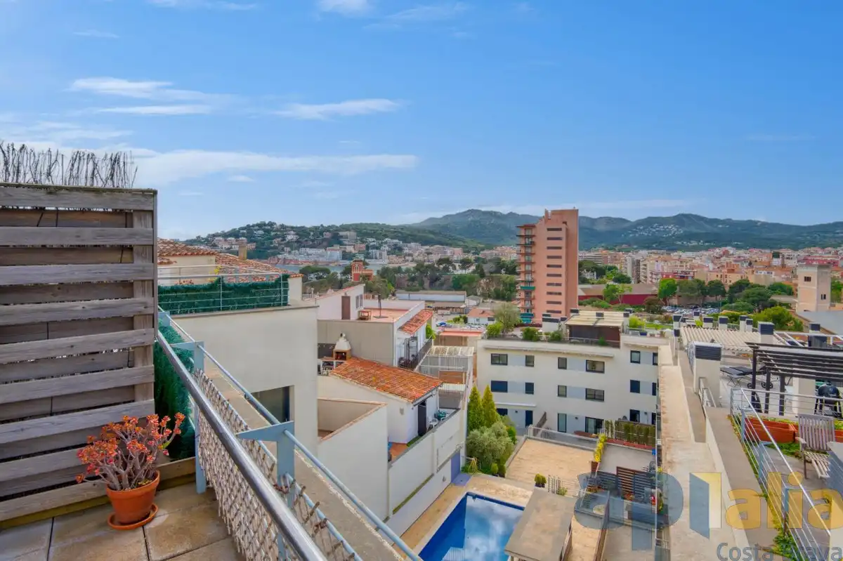 Exterior view of Attic for sale in Sant Feliu de Guíxols  with Terrace and Community pool