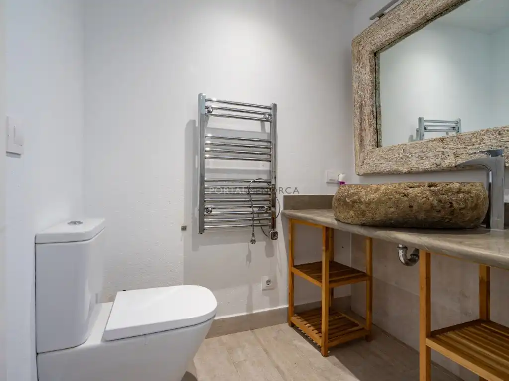 Badezimmer von Wohnung zum Verkauf in Es Castell mit Klimaanlage