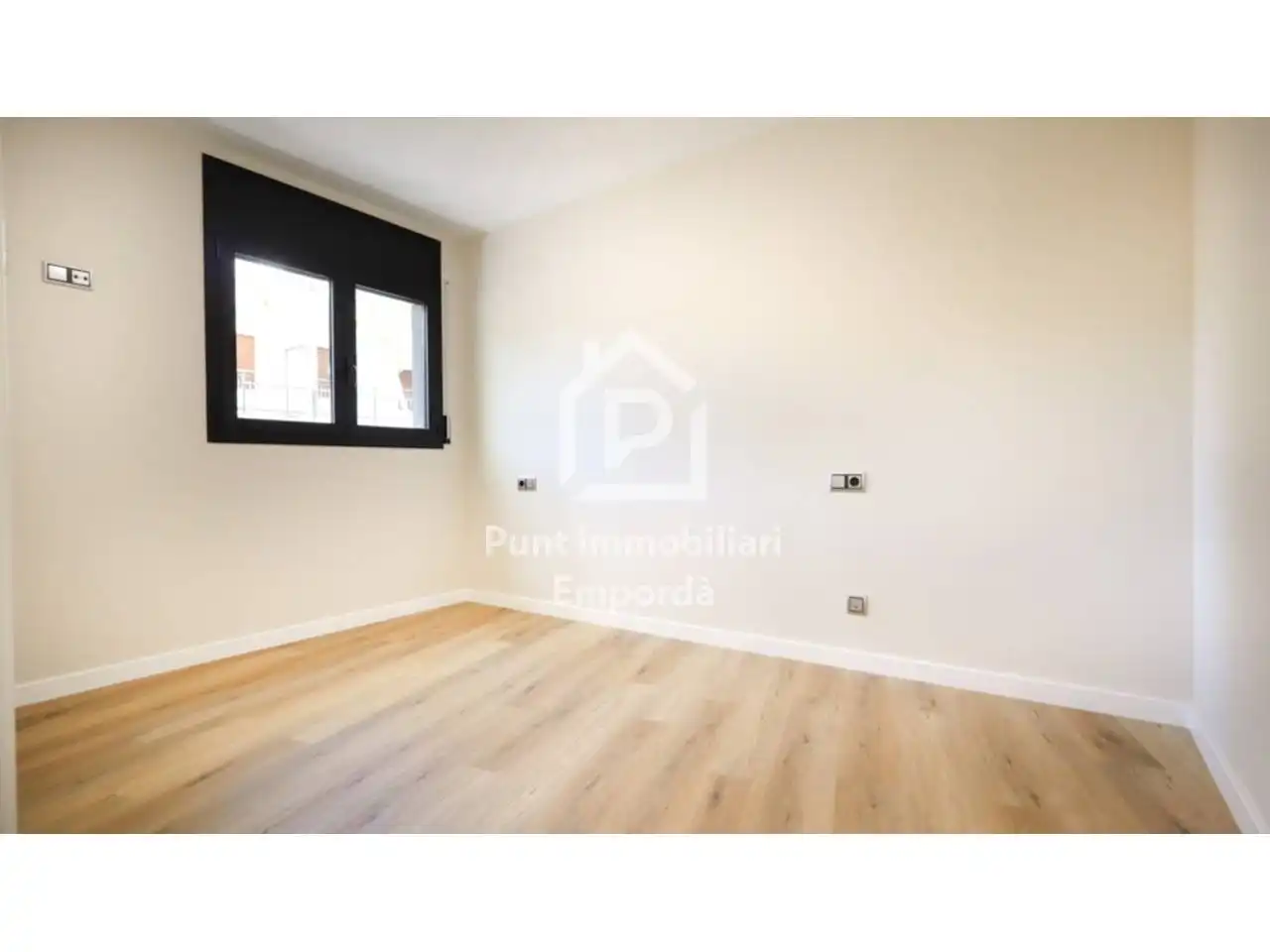 Bedroom of Flat for sale in Llançà  with Air Conditioner, Heating and Parquet flooring
