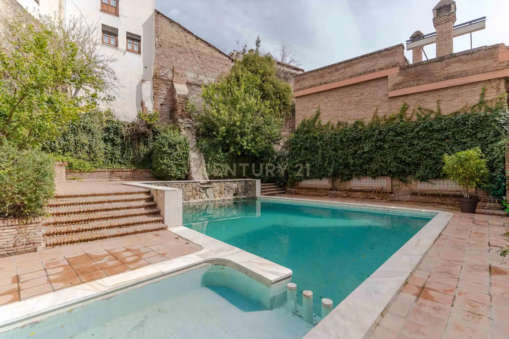 Piscina de Dúplex en venta en Granada con Aire acondicionado, Jardín privado y Trastero
