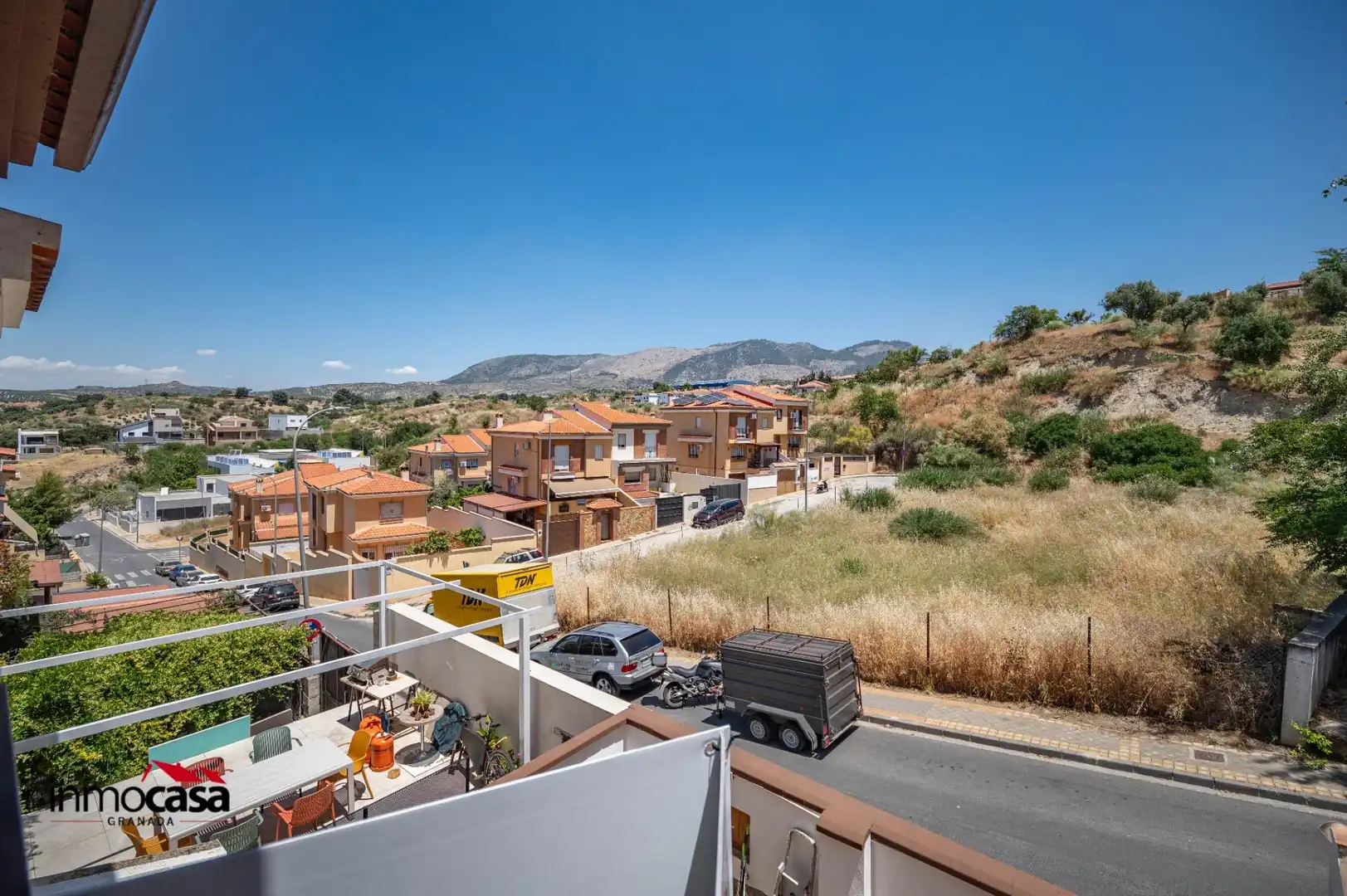 Vista exterior de Casa adosada en venta en Jun con Aire acondicionado, Jardín privado y Piscina