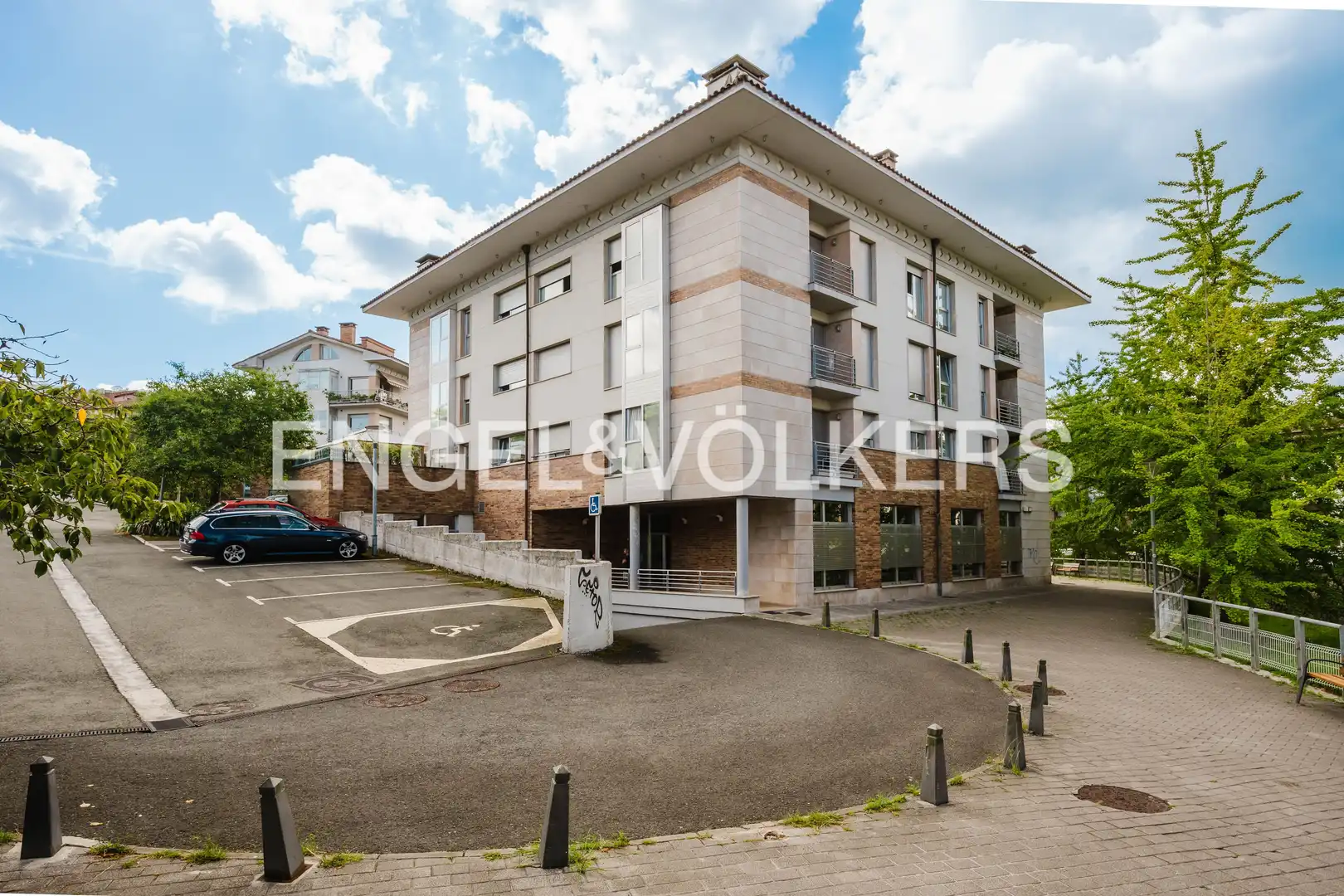 Vista exterior de Dúplex en venta en Astigarraga con Calefacción y Balcón