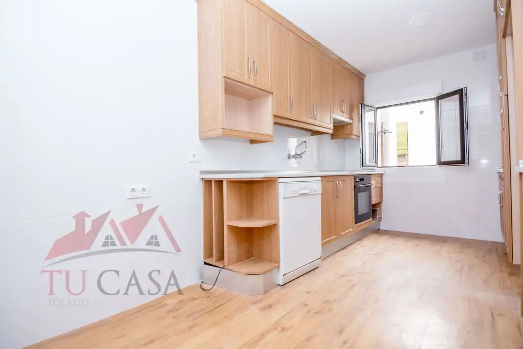 Cocina de Piso de alquiler en Toledo con Balcón