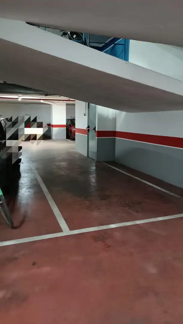 Parking de Piso en venta en Málaga con Terraza y Piscina comunitaria