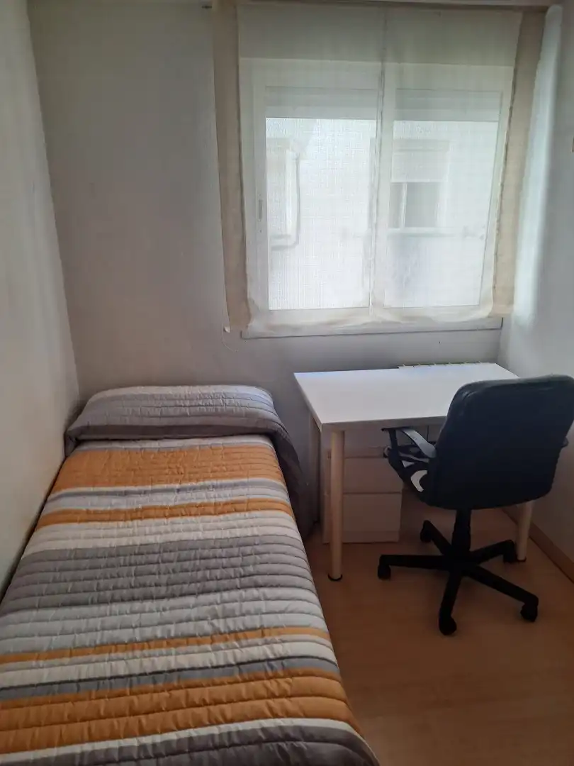 Habitación de Piso de alquiler en Zaragoza con Calefacción, Parquet y Amueblado