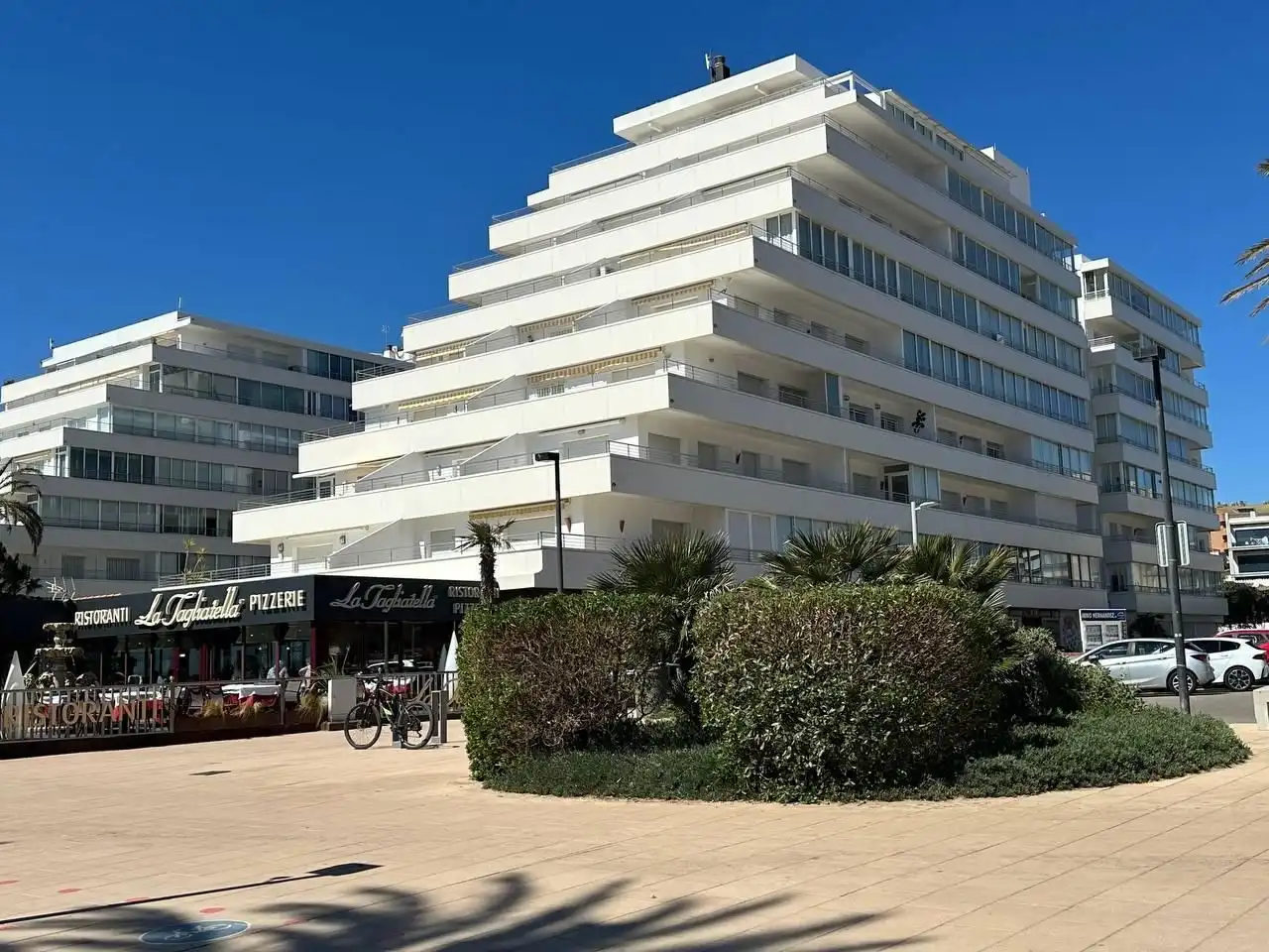 Vista exterior de Estudi en venda en Roses amb Aire condicionat, Calefacció i Terrassa