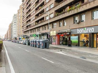 Vista exterior de Pis en venda en  Zaragoza Capital amb Calefacció, Terrassa i Traster