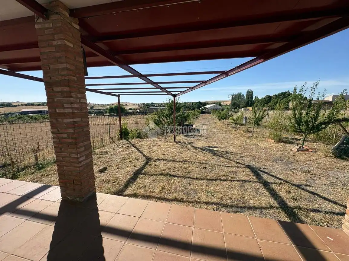 Casa con jardín en venta en Valdeverdeja, imagen 3