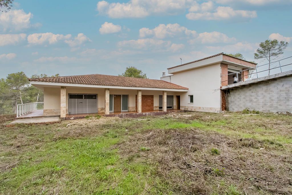Building for sale in Olivella