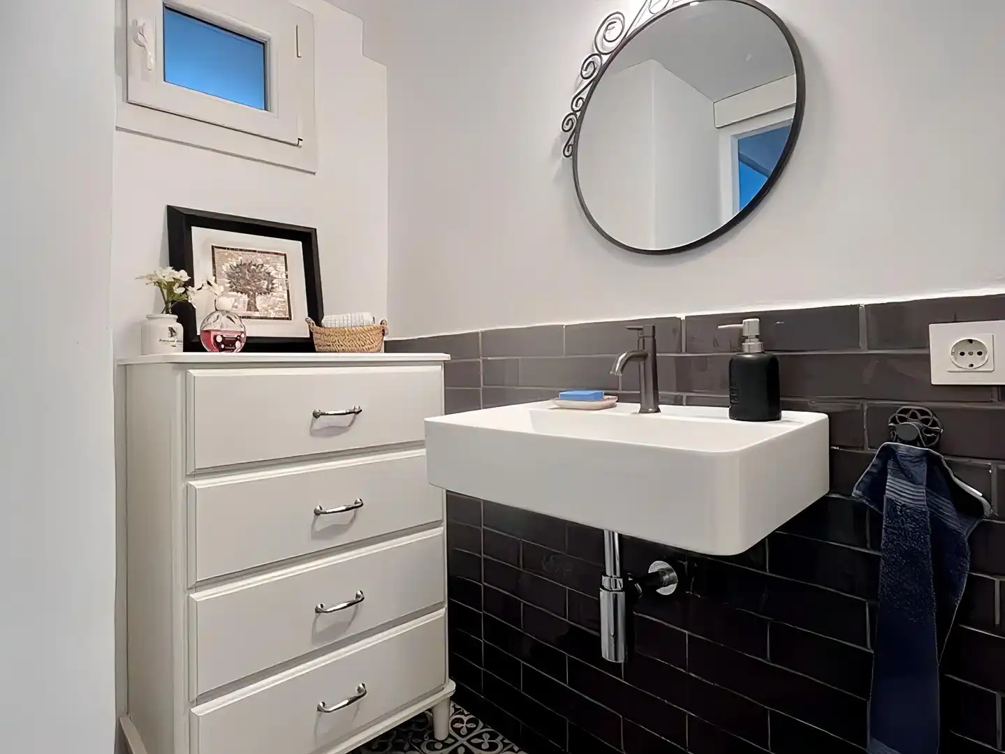 Badezimmer von Wohnung zum Verkauf in L'Escala mit Heizung, Terrasse und Balkon