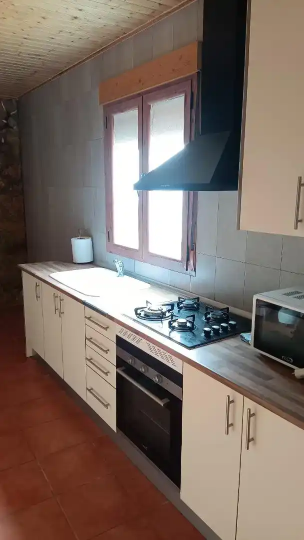 Cuina de Casa adosada en venda en Fresneda de la Sierra amb Moblat