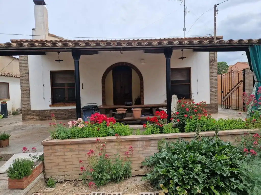 Garden of Houses for sale in Almacelles  with Air Conditioner, Heating and Private garden