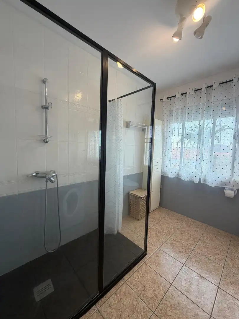 Baño de Ático de alquiler en San Bartolomé de Tirajana con Jardín privado, Terraza y Amueblado