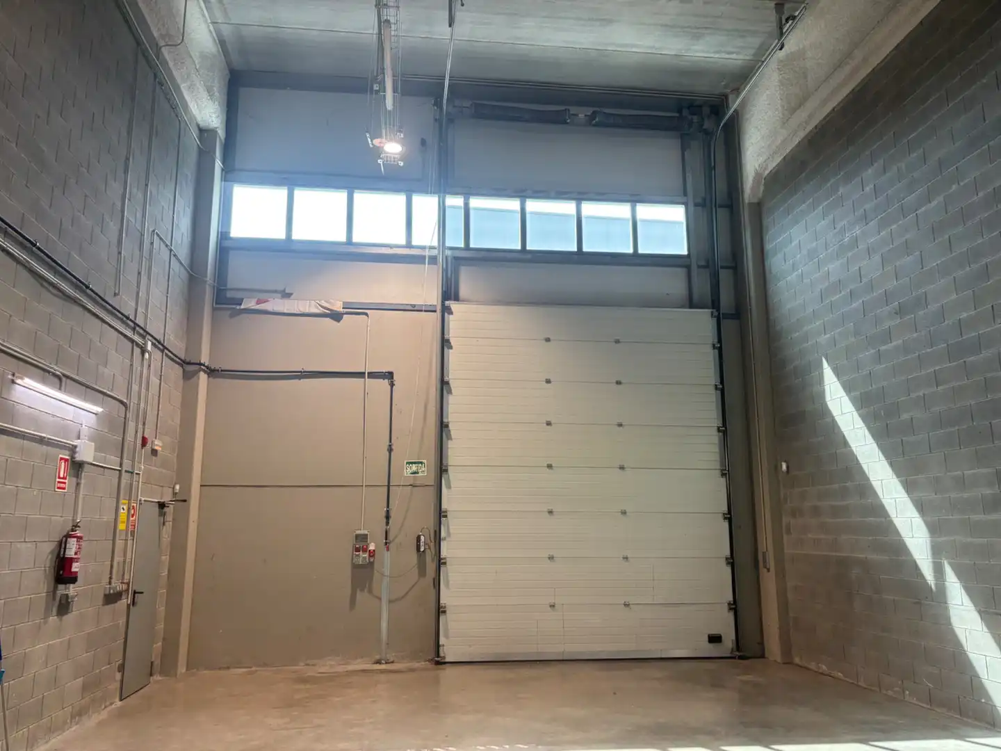 Industrial building with lift to rent in Avinguda del Maresme 64, imagen 32