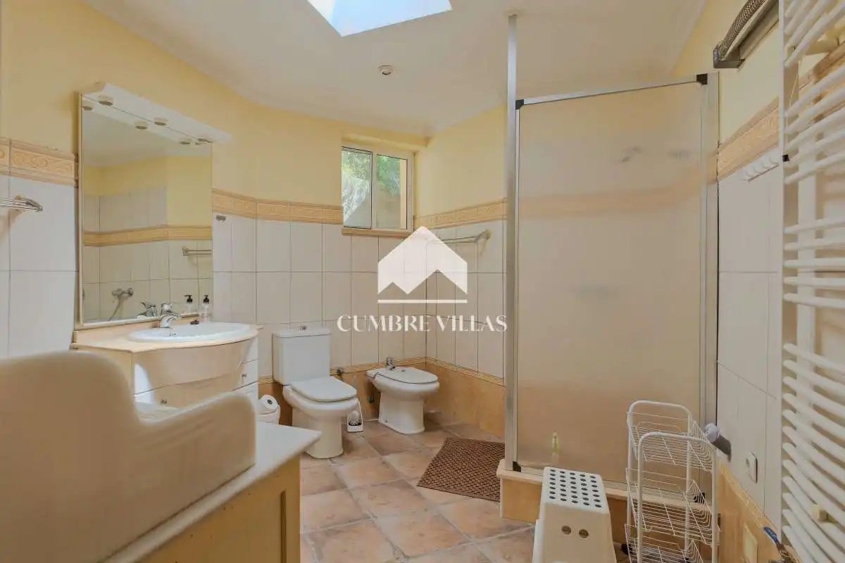 Baño de Finca rústica en venta en Almuñécar con Jardín privado, Terraza y Trastero