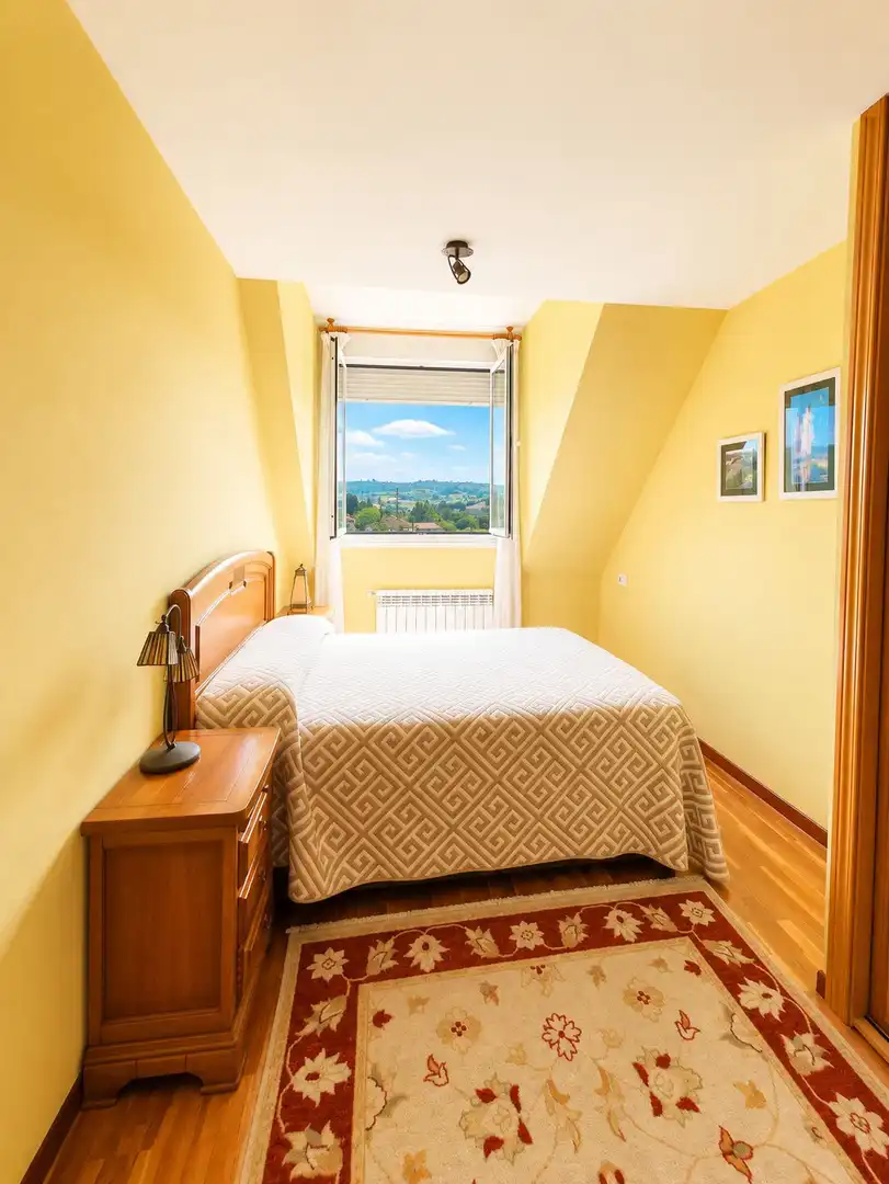 Habitación de Piso en venta en Oviedo  con Calefacción y Trastero