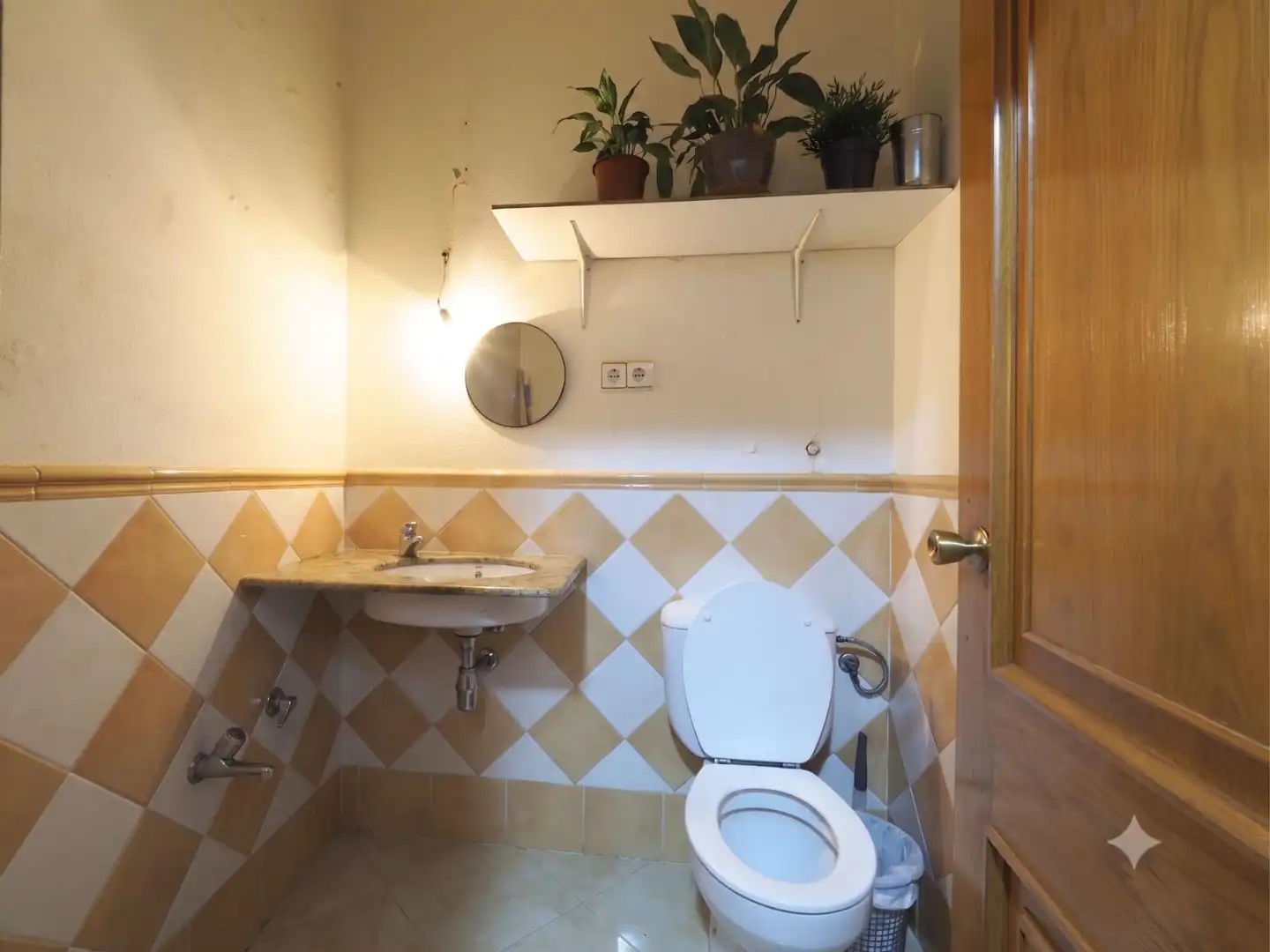 Baño de Local de alquiler en Figueres con Aire acondicionado y Amueblado