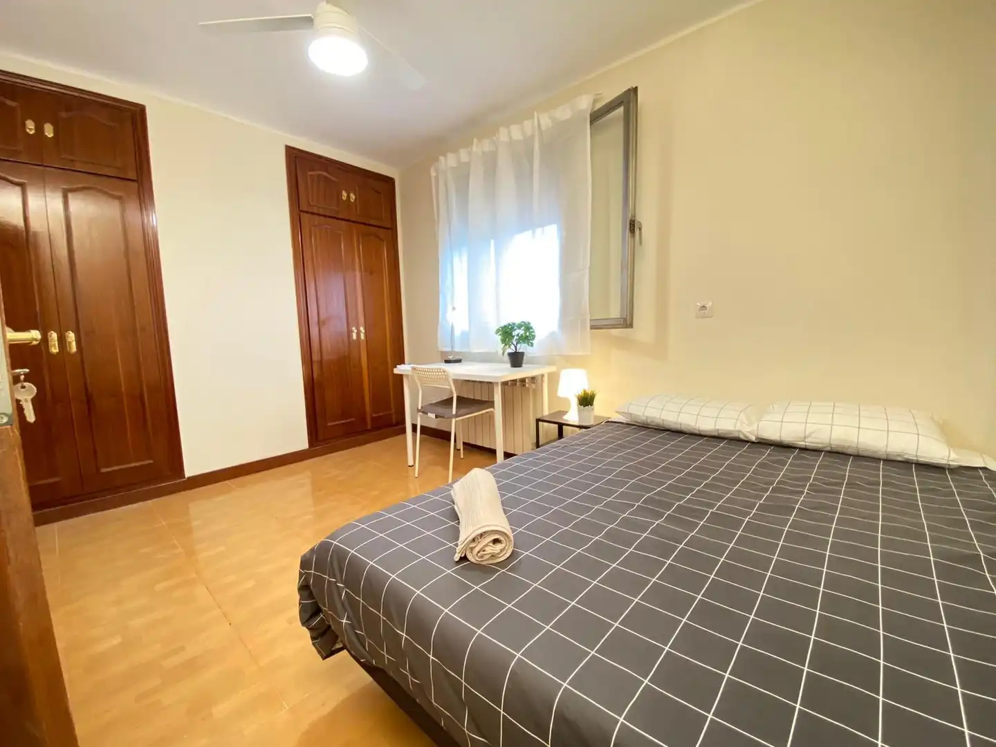 Room in Calle Pico de Alba, 2, Palomeras Bajas