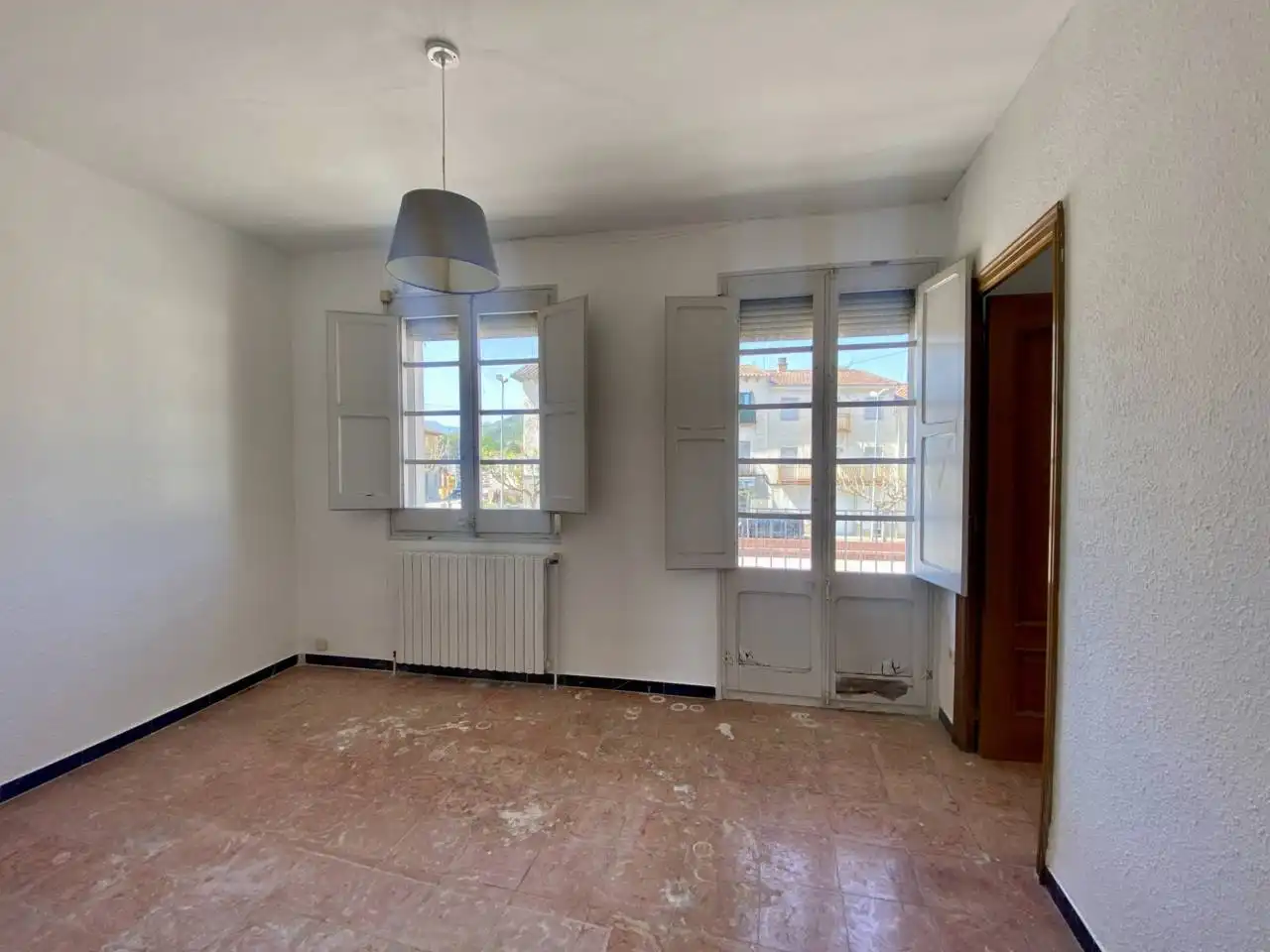 Sala d'estar de Casa o xalet en venda en Sant Joan Les Fonts amb Calefacció i Jardí privat