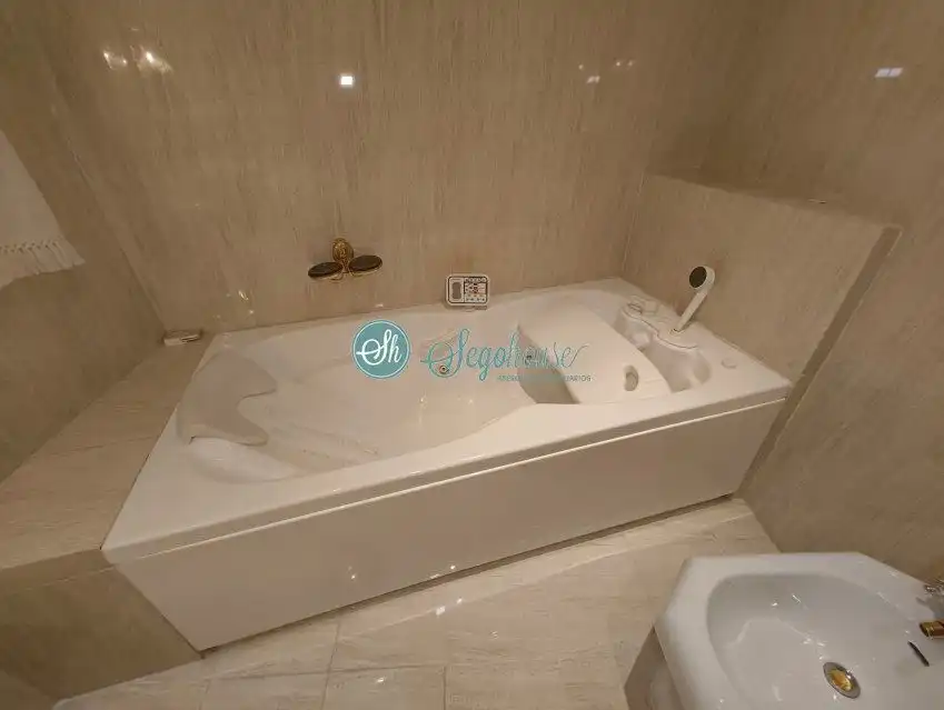 Badezimmer von Wohnung zur Miete in Segovia mit Heizung, Parkett und Möbliert