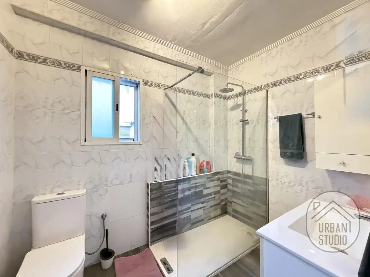 Bathroom of Flat for sale in Alicante / Alacant  with Air Conditioner and Furnished