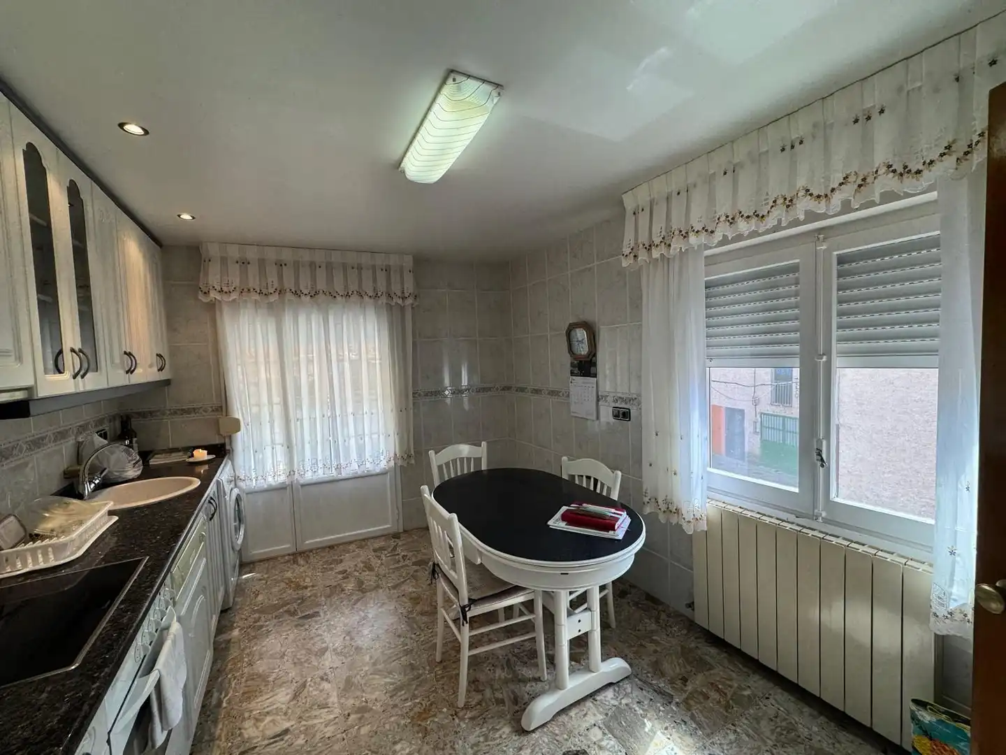 Kitchen of Houses for sale in Brea de Aragón