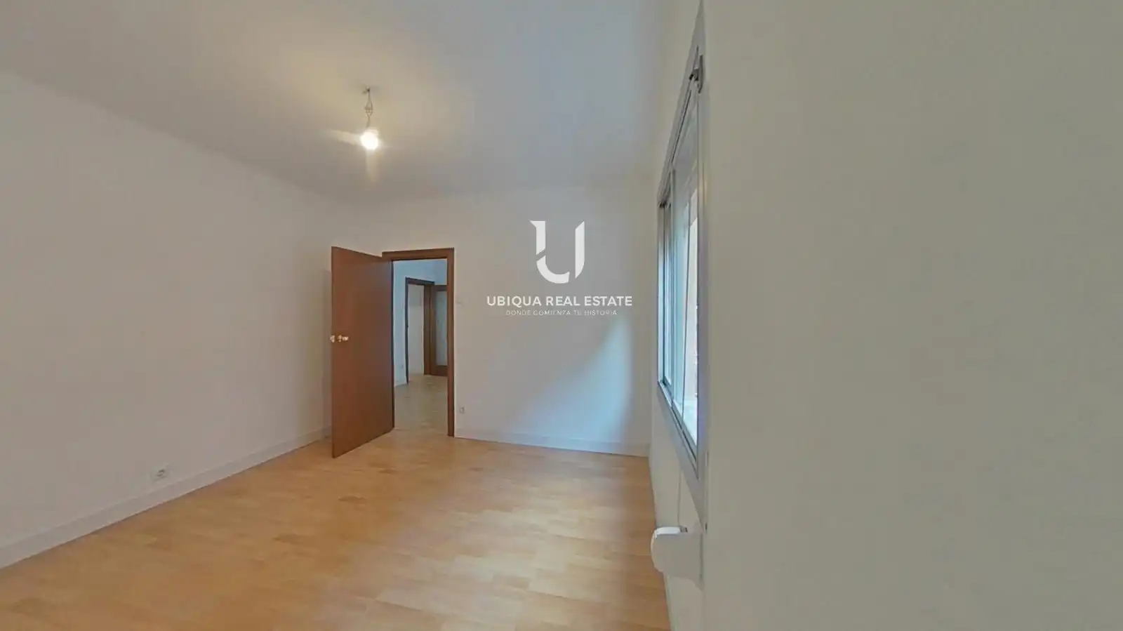 Bedroom of Flat for sale in L'Hospitalet de Llobregat  with Parquet flooring and Oven