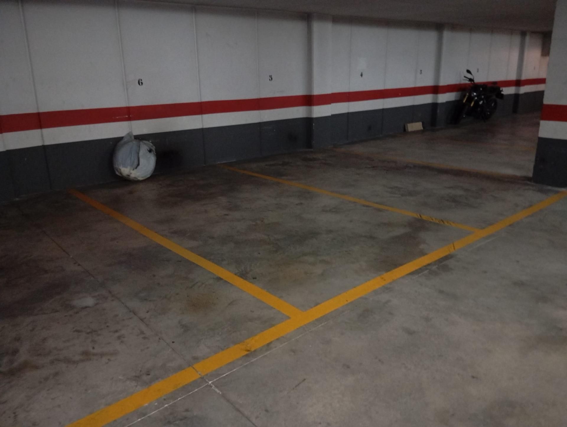 Parking of Garage to rent in Burjassot