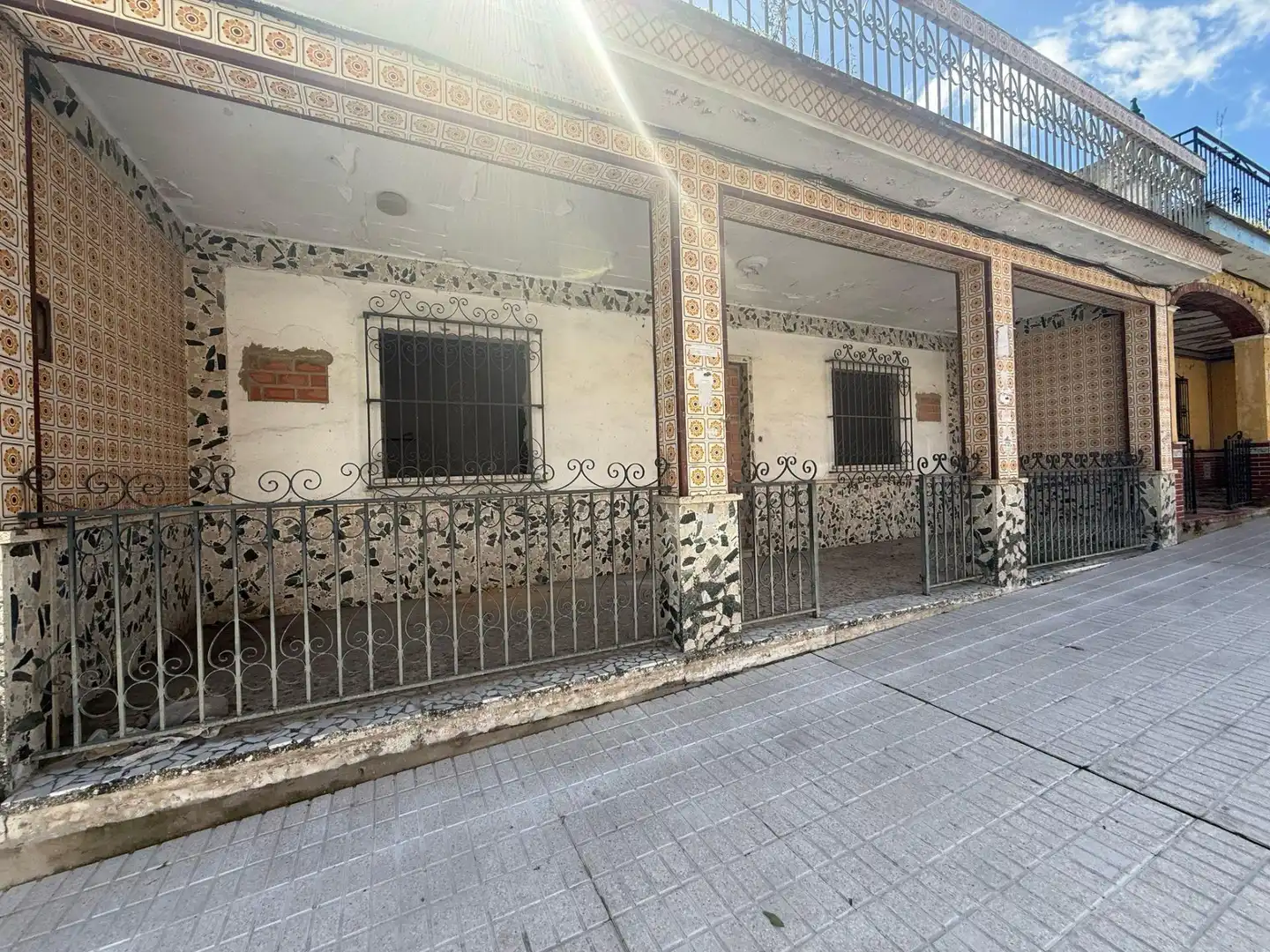 Außenansicht von Residential zum Verkauf in Bormujos