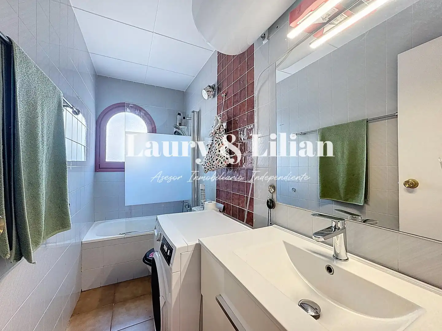Badezimmer von Wohnung zum Verkauf in Empuriabrava mit Balkon und Gemeinschaftspool