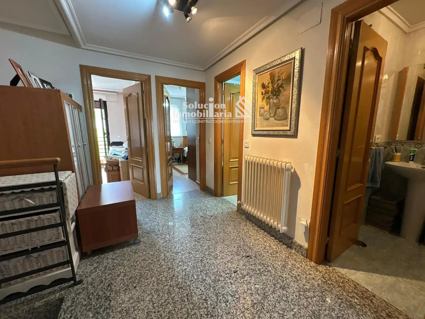 Einfamilien-Reihenhaus zum Verkauf in Salamanca mit Heizung, Privatgarten und Möbliert