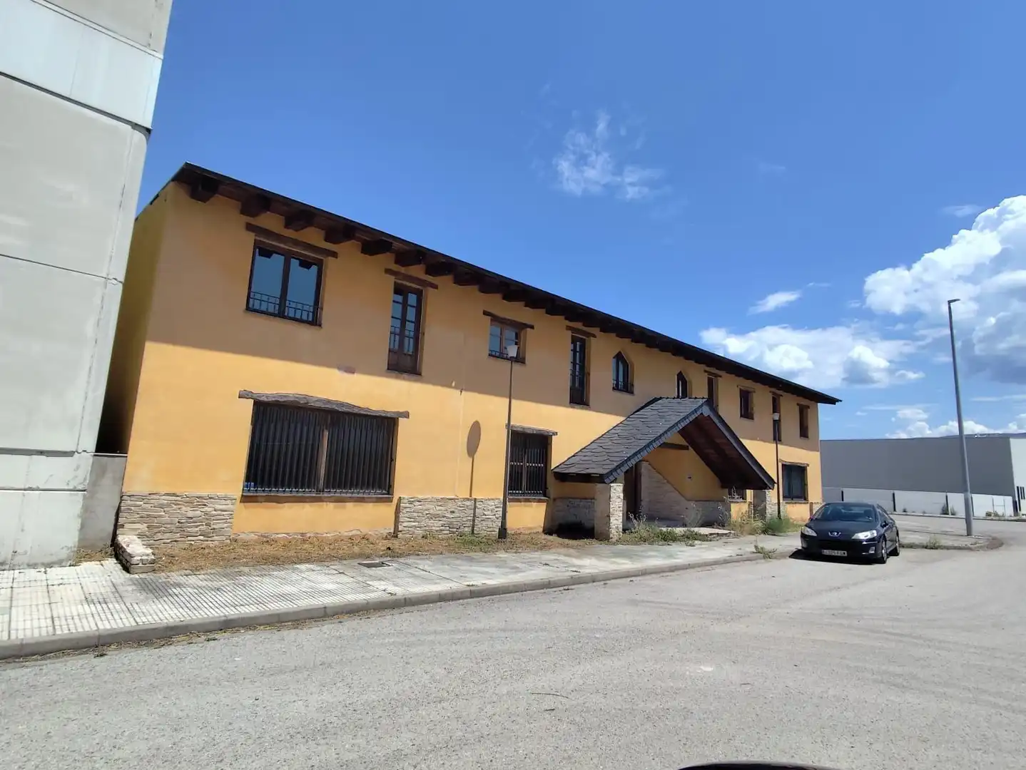 Vista exterior de Nave industrial en venta en Bembibre