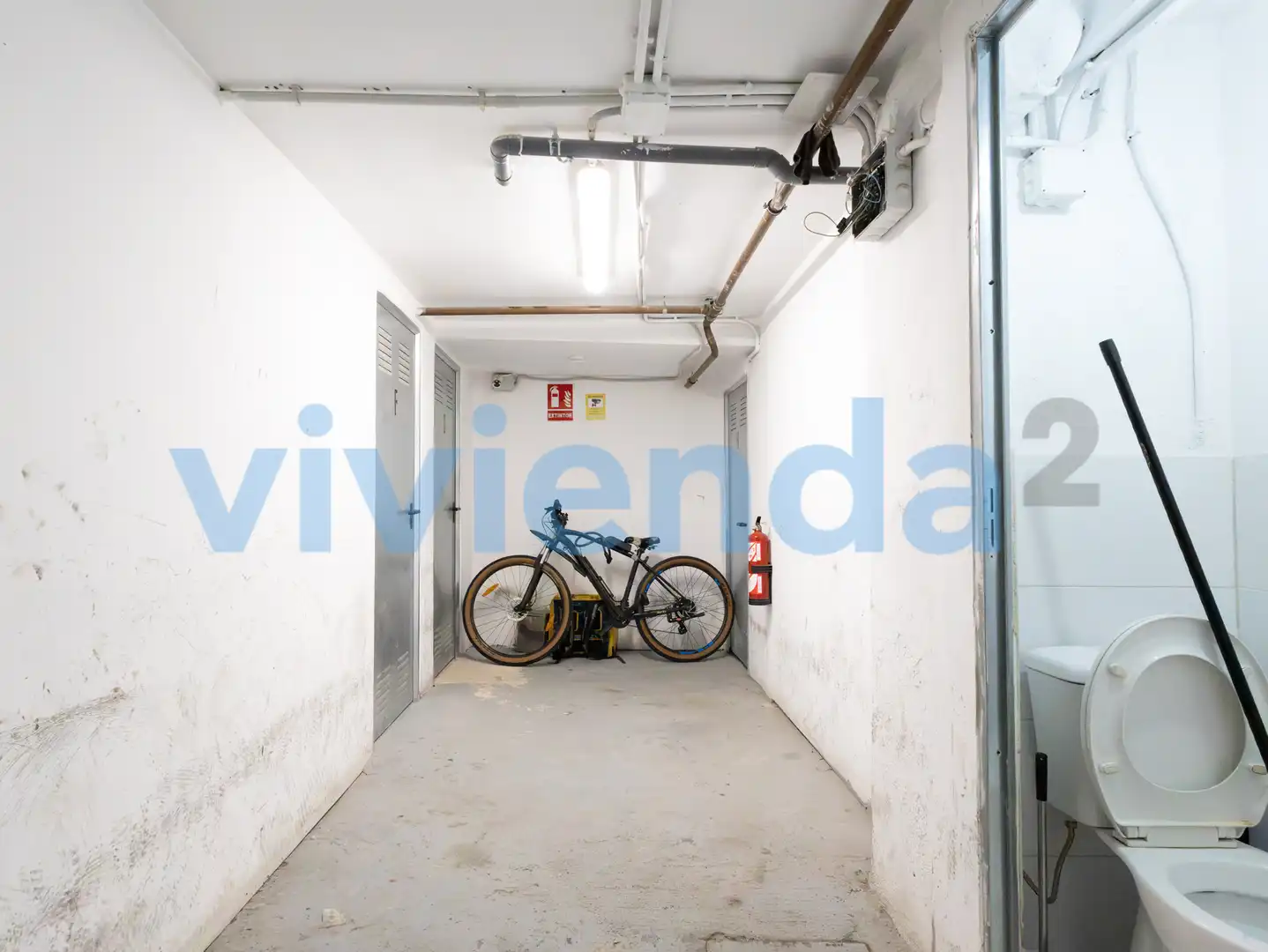 Aparcament de Local en venda en Madrid
