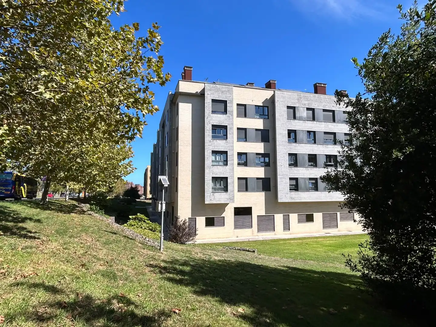 Piso con jardín en venta en Avenida de Oviedo, imagen 2