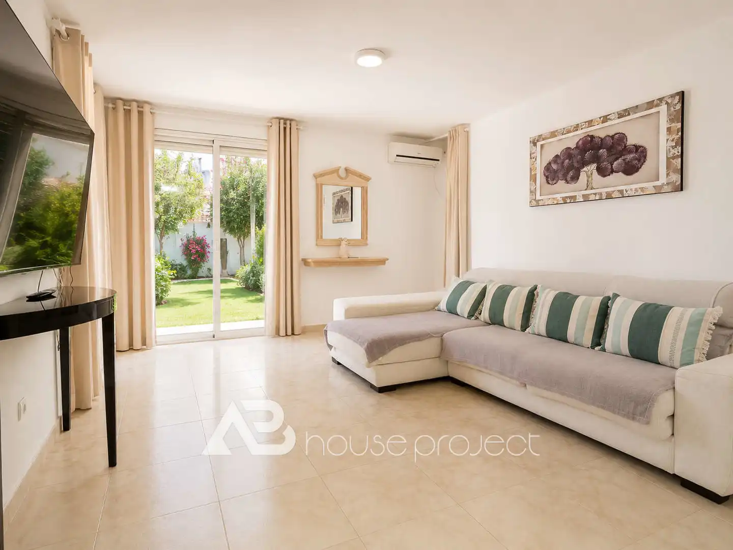 Sala d'estar de Casa o xalet en venda en Adeje amb Aire condicionat, Jardí privat i Terrassa
