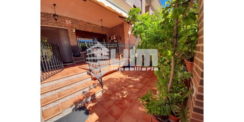 Casa adosada en venda a CALLE JUAN TUDON BADIA , Nuevo Centro