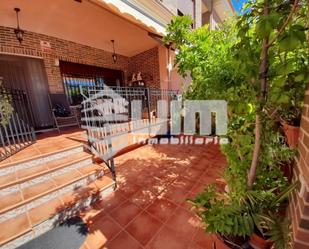 Exterior view of Single-family semi-detached for sale in Sagunto / Sagunt  with Air Conditioner, Terrace and Balcony