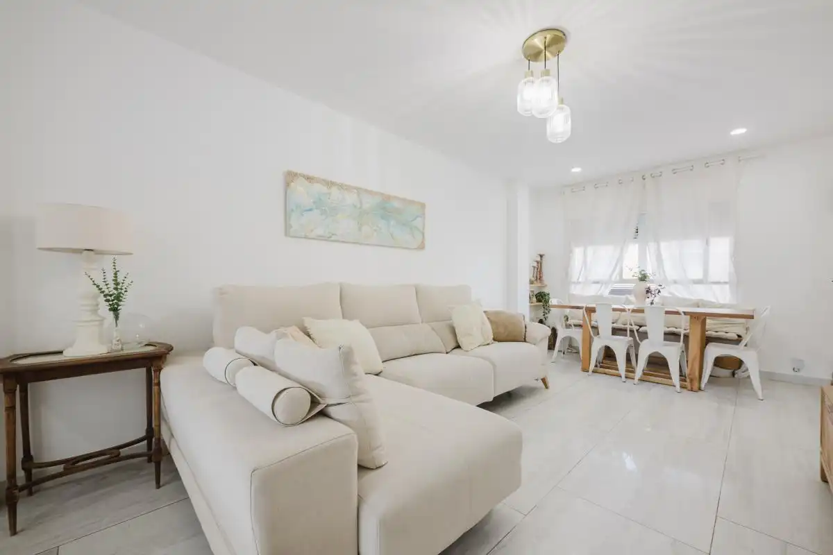 Sala de estar de Piso en venta en Sevilla con Aire acondicionado, Calefacción y Trastero