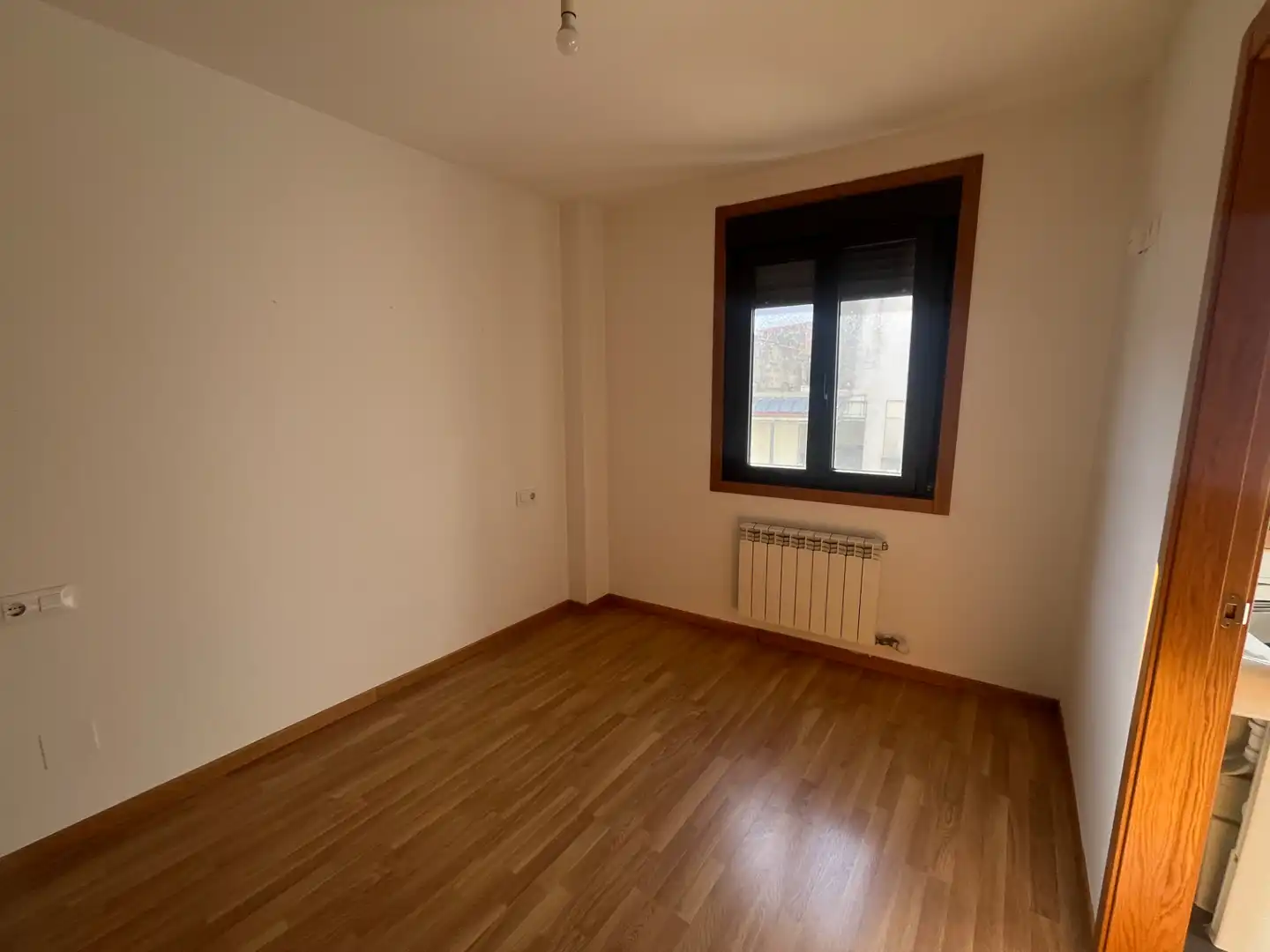 Bedroom of Flat for rent in Vigo   with Heating, Oven and Washing machine