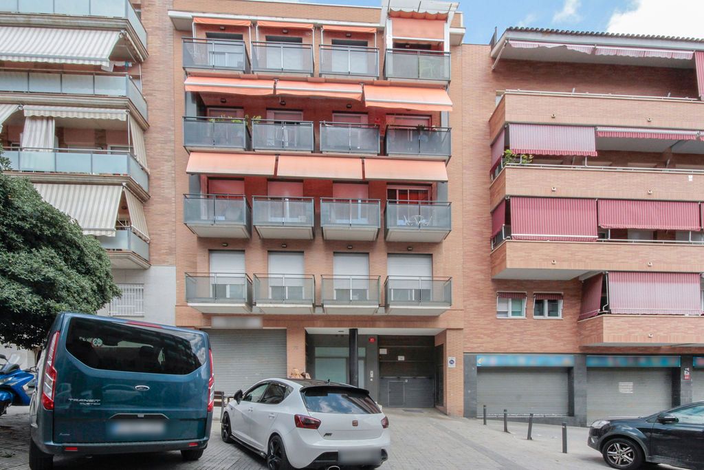 Exterior view of Garage for sale in Santa Coloma de Gramenet