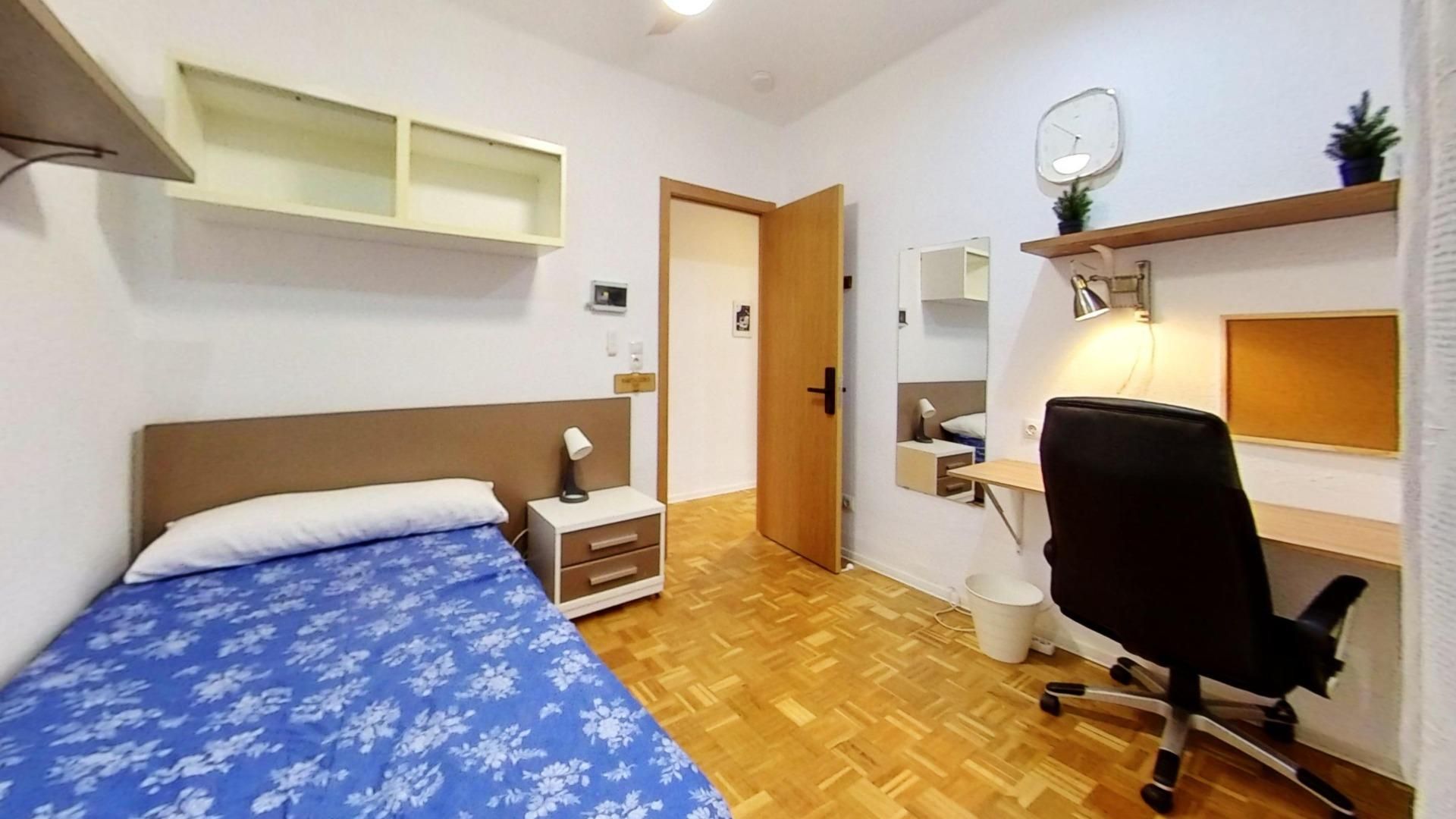 Flat to share in  Santos Justo y Pastor, Aiora, Camins al Grau,  Valencia Capital