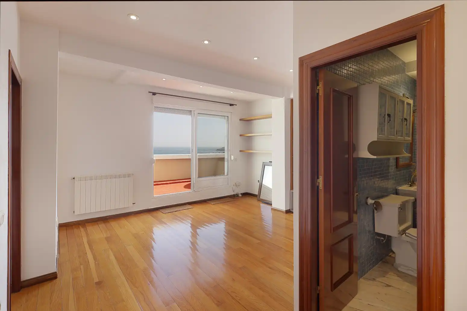 Dormitori de Àtic en venda en Gijón  amb Calefacció, Parquet i Terrassa