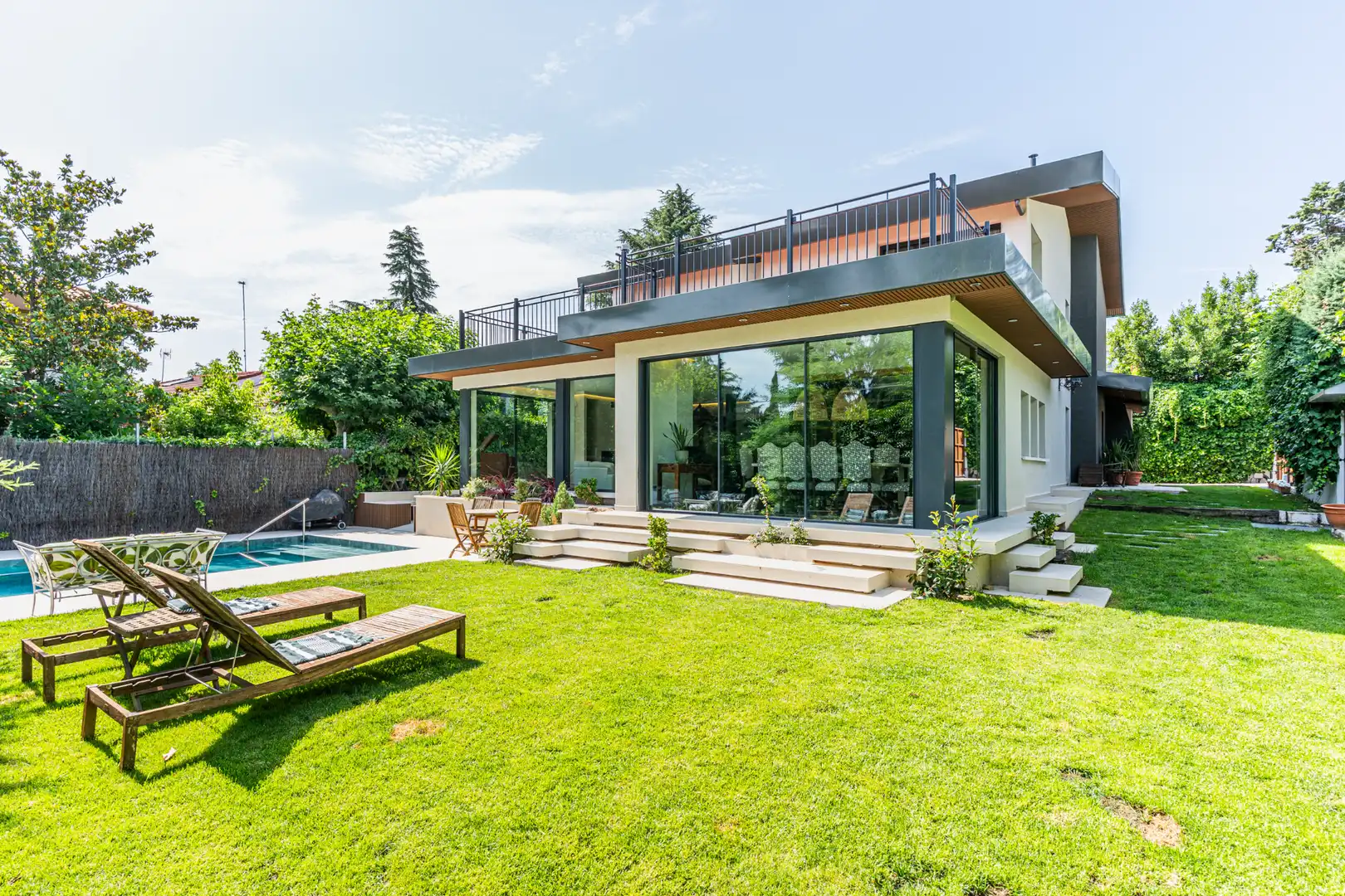 Exterior view of Houses for sale in Majadahonda  with Air Conditioner, Heating and Private garden