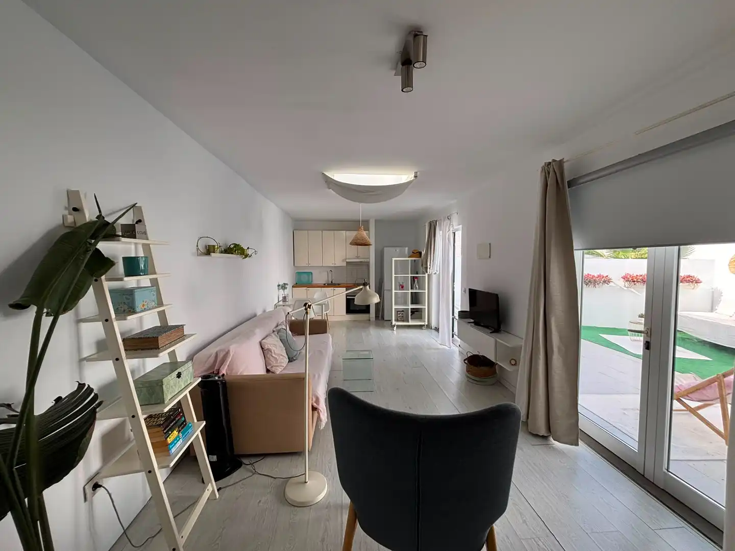 Sala de estar de Apartamento en venta en Tías con Terraza y Piscina comunitaria