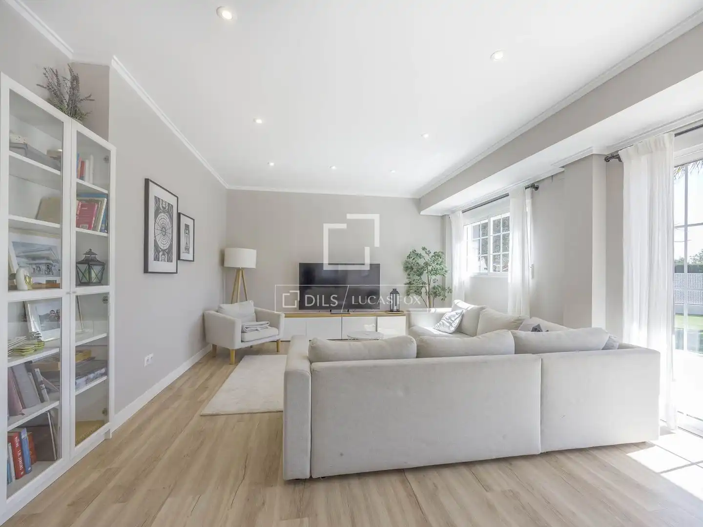Sala d'estar de Casa o xalet en venda en Puçol amb Aire condicionat, Jardí privat i Parquet